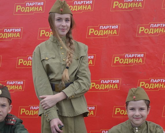 Оренбургская "РОДИНА" организовала выставку техники и оружия времен Великой Отечественной войны