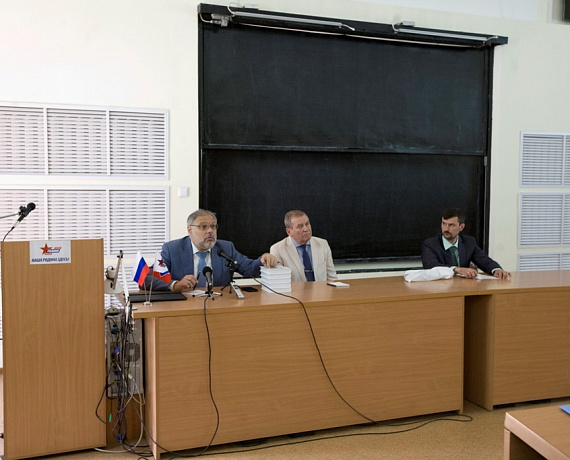 Михаил Хазин в Новосибирске встретился с преподавателями и студентами