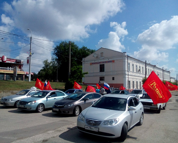 Партийцы устроили велопробег и автопробег в городе Керчь