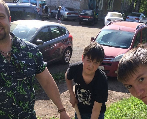 Башкирские партийцы подарили плодовые деревья детскому интернату