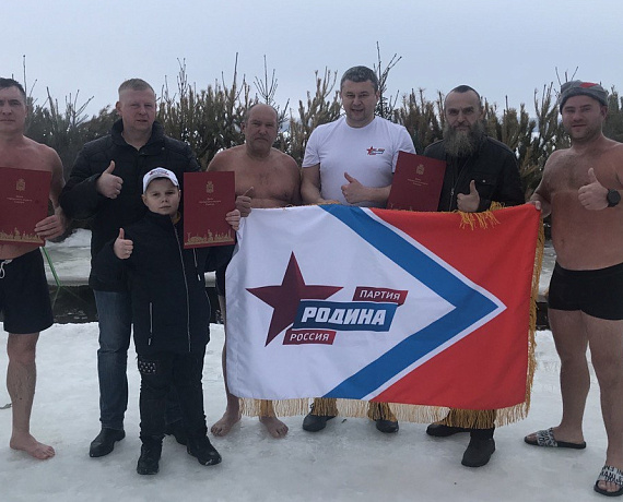 Валерий Барсук поздравил победителей чемпионата по зимнему плаванию