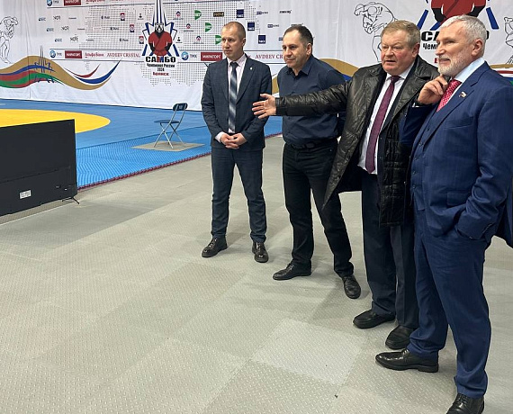 Алексей Журавлев посетил крупнейшее спортивное сооружение Брянской области