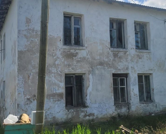 Новгородские соратники взяли на контроль ситуацию с аварийным домом в деревне Ермолино