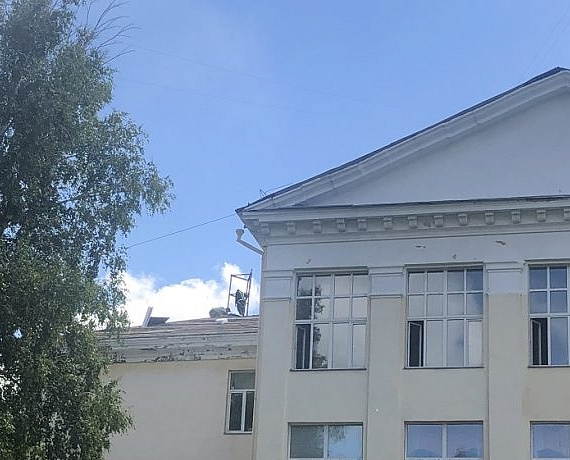 Вячеслав Илюхин провел выездное совещание, на котором проверили ход подготовки школы к новому учебному году