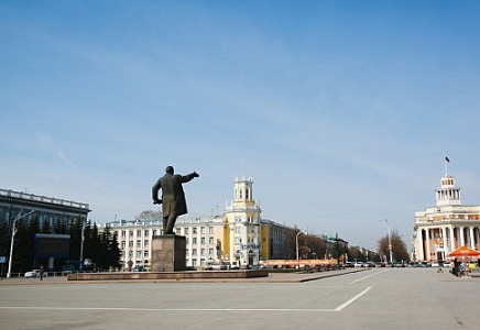 ЖИТЕЛИ КЕМЕРОВО ЖАЛУЮТСЯ НА ГРЯЗЬ НА УЛИЦЕ СИБИРЯКОВ-ГВАРДЕЙЦЕВ