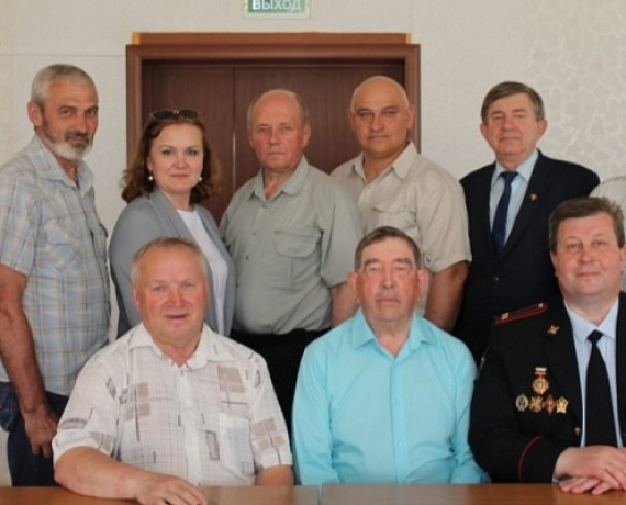 ДЕПУТАТ ГОССОВЕТА КОМИ ОТ "РОДИНЫ" ЕЛЕНА ИВАНОВА ВСТРЕТИЛАСЬ С ВЕТЕРАНАМИ МВД