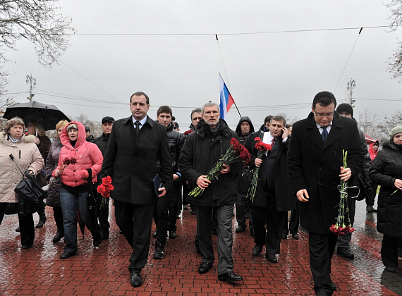 Алексей Журавлёв в Севастополе, возложение цветов и посещение Владимирского собора, 26 февраля 2014 г.