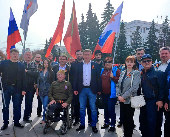 Команда Челябинской "РОДИНЫ" приняла участие в возложении цветов у Вечного огня