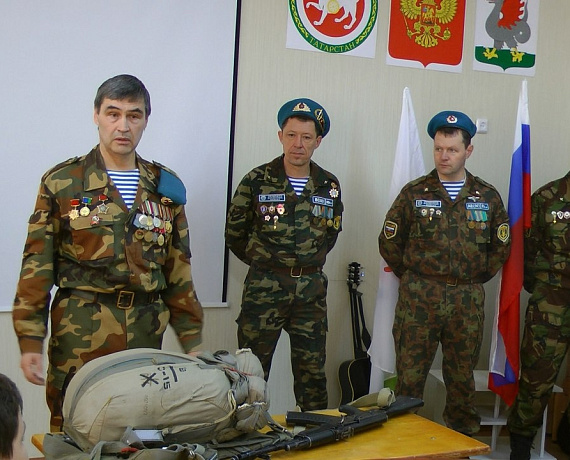 Казанские партийцы провели серию уроков мужества для молодых россиян