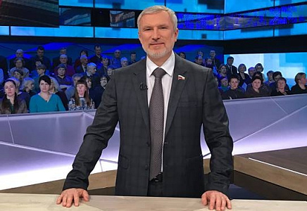 Журавлев в NEWS.ru: Трамп завидует наличию у России "супер-пупер-ракеты"