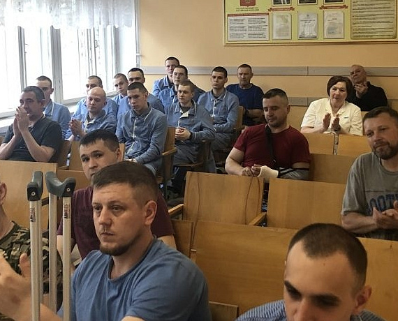 По инициативе Вячеслава Илюхина воспитанники и педагоги Детского дома культуры им. Д.Н. Пичугина города Новосибирска дали концерт для бойцов в госпитале