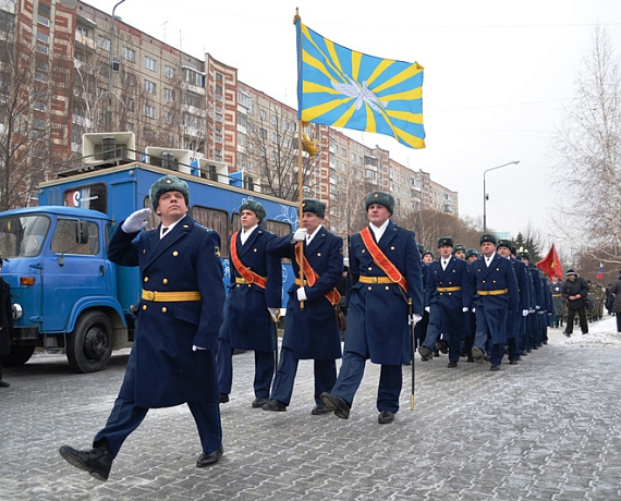 Челябинские активисты возложили цветы к памятнику "Доблестным сынам Отечества"