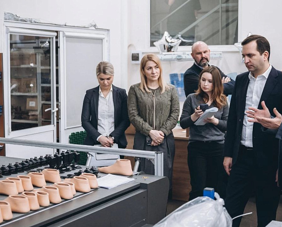 Мария Тарасова посетила завод, которое специализируется на комплектующих для протезирования