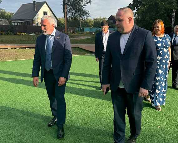 Алексей Журавлев с главой Тамбова Максимом Косенковым осмотрел парк "Ахлебинская роща"