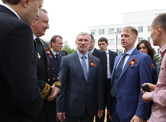 Рогозин и Журавлёв на объектах, строящихся при содействии "Евразийской интеграции", 9 мая 2014 г.