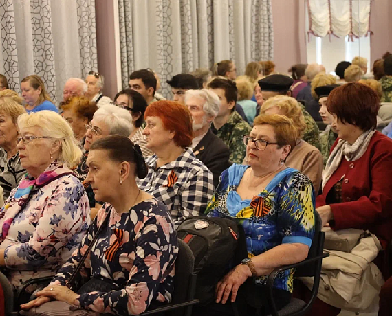 Самарские партийцы поздравили ветеранов с Днем Победы