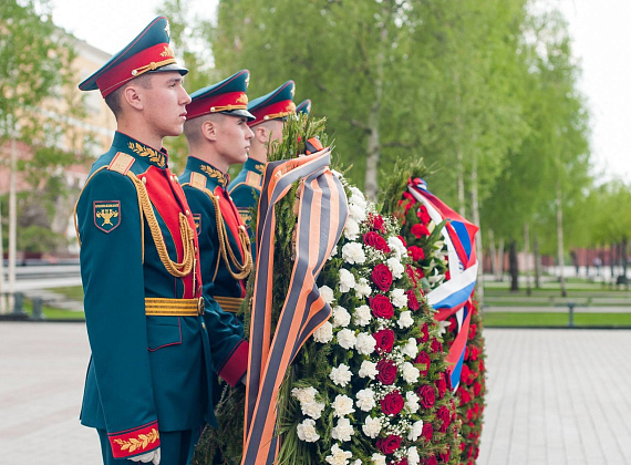 Представители "РОДИНЫ" возложили венки и цветы к могиле Неизвестного солдата, 06.05.2016
