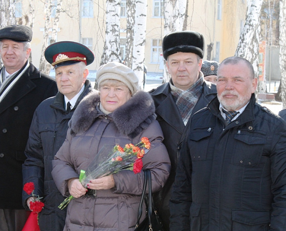 Партийцы поздравили ветеранов и военнослужащих с Днём внутренних войск