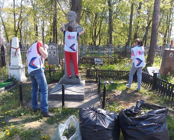 Ульяновские активисты "РОДИНЫ" организовали акцию по благоустройству воинских захоронений
