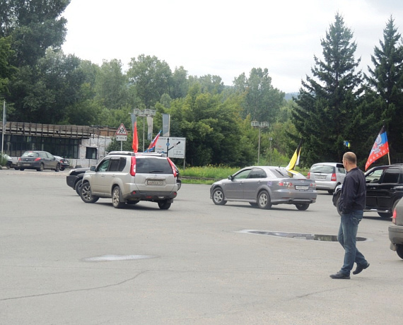 Красноярские партийцы провели автопробег в поддержку Новороссии