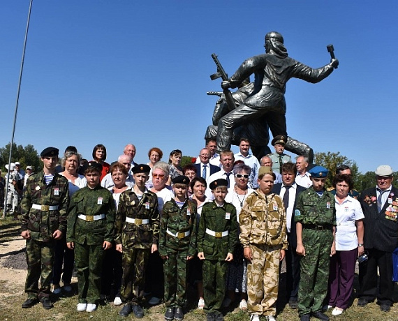 Новосибирская "РОДИНА" помогла с установкой памятников героям-барабинцам