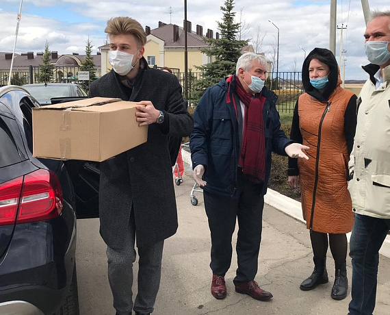 Воронежская "РОДИНА" поздравила проживающих и сотрудников дома-интерната с Пасхой