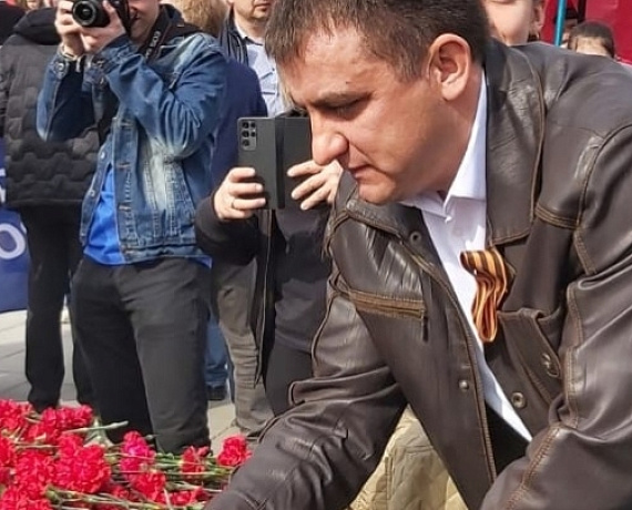 Команда Челябинской "РОДИНЫ" приняла участие в возложении цветов у Вечного огня