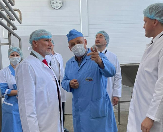 Алексей Журавлев оценил качество чувашской молочной продукции