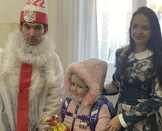 Депутат Кировской "РОДИНЫ" совмещает новогодние поздравления с депутатской деятельностью