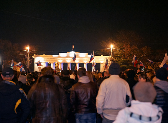 Алексей Журавлев и делегация "РОДИНЫ" в Севастополе, 26 февраля 2014 г.