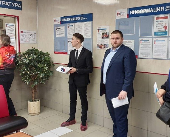 Партийцы Москвы и области поддержали акцию по сдаче крови для раненых в ходе СВО