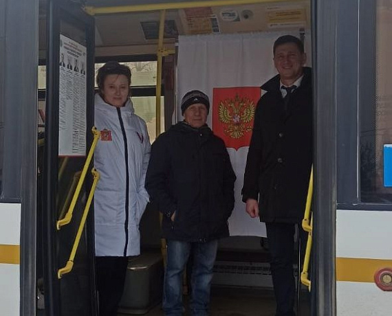 Депутаты и актив Подмосковной "РОДИНЫ" голосуют на выборах Президента