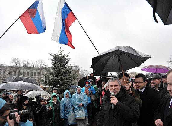 Алексей Журавлёв на митинге на Нахимовской площади, Севастополь, 26 февраля 2014 г.