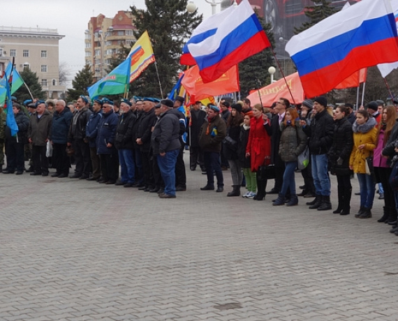 Ростовские патриоты провели митинг в поддержку политического курса Путина