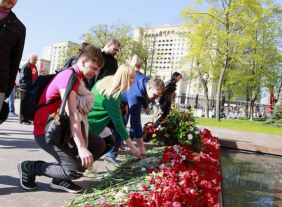 Делегация "РОДИНЫ" почтила память героев Великой Отечественной войны, 06.05.2015