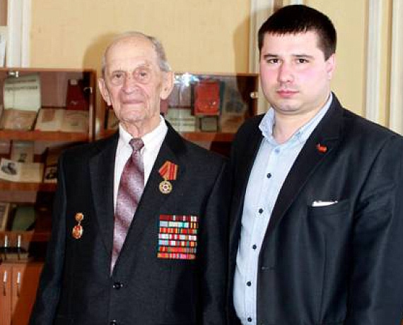Родинцы Новочеркасска поздравили ветеранов с Днём Победы  