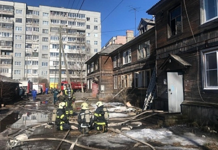 АРХАНГЕЛЬСКАЯ "РОДИНА" ПОМОЖЕТ СЕМЬЕ ПОГОРЕЛЬЦЕВ И ПРОСЛЕДИТ ЗА РАССЕЛЕНИЕМ АВАРИЙНЫХ ДОМОВ