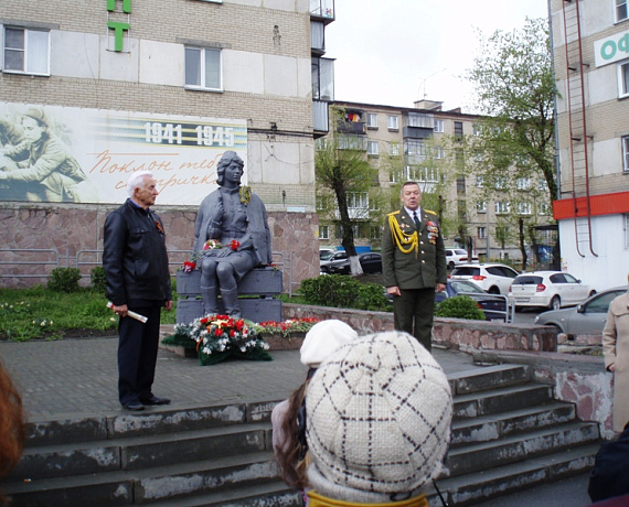 В Челябинске провели митинг у памятника медсестрам
