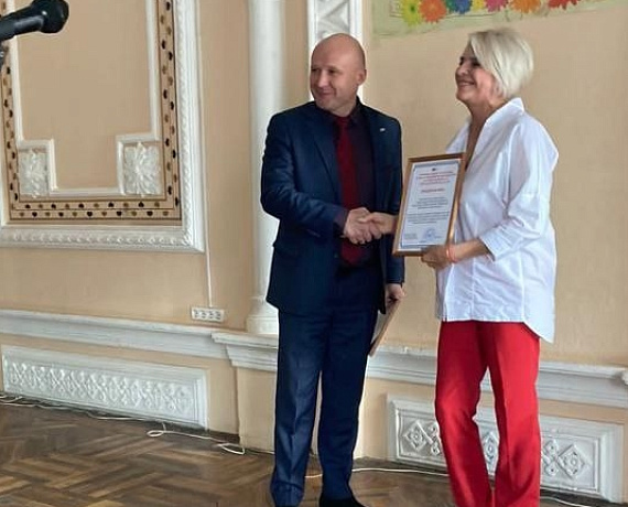 Председатель Воронежской "РОДИНЫ" Игорь Борисов принял участие в церемонии поздравления и награждения учителей в Павловске