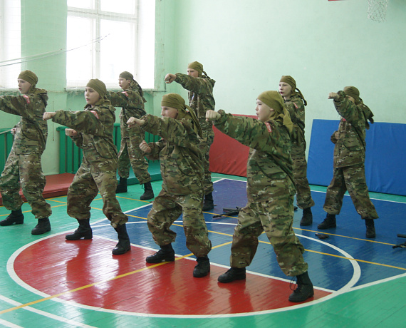 Казанские партийцы провели серию уроков мужества для молодых россиян