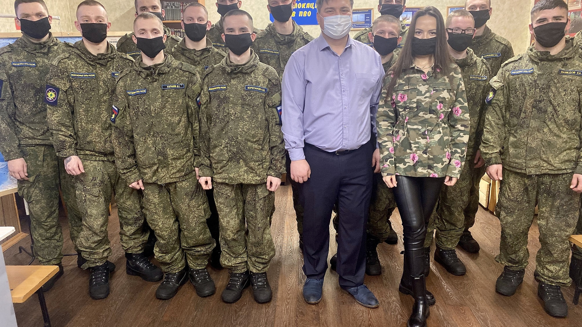 Кировские родинцы поздравили солдат-срочников с 23 февраля