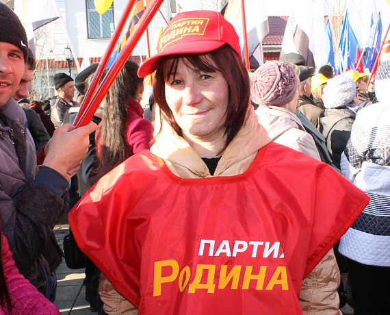 Крым наш: оренбургские патриоты вышли на праздничный митинг