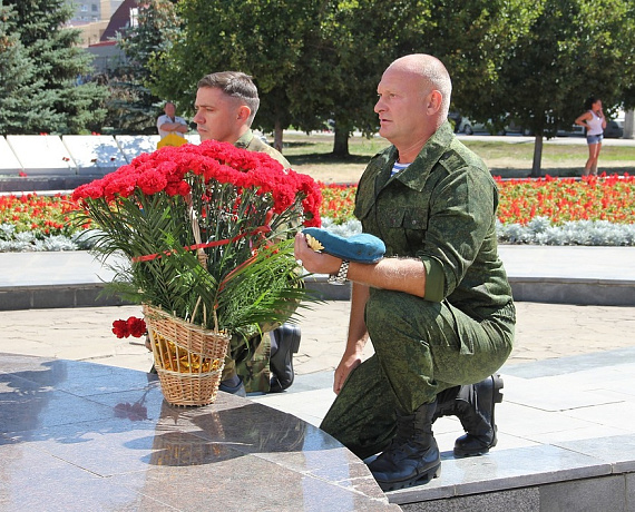 Самарские патриоты поздравили десантников с праздником