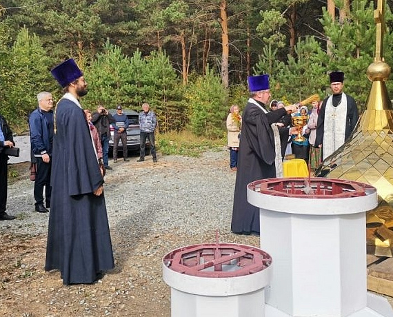 На храм, построенный при поддержке Илюхина, водрузили купола и кресты
