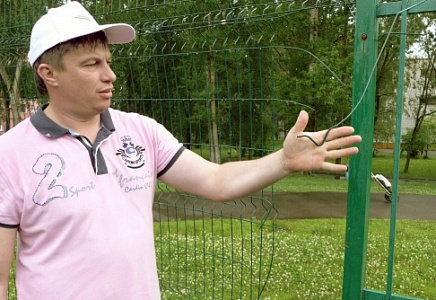 В ЯРОСЛАВЛЕ ОБЩЕСТВЕННИКИ ПРОВОДЯТ МОНИТОРИНГ СОСТОЯНИЯ ДЕТСКИХ И СПОРТИВНЫХ ПЛОЩАДОК