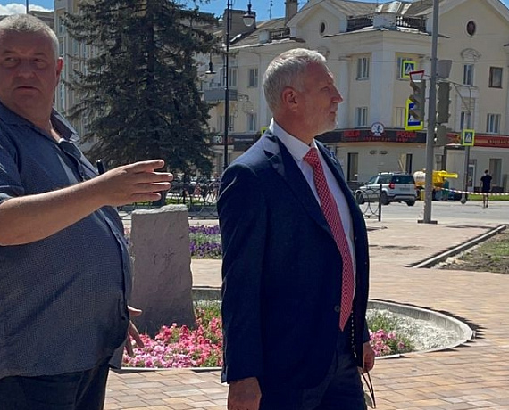 Алексей Журавлев в Тамбове проконтролировал благоустройство сквера