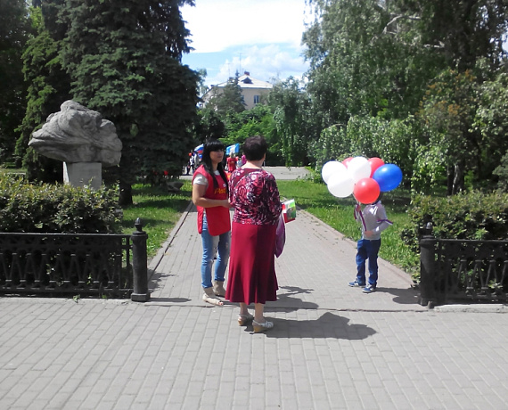 Ульяновские активисты провели праздничную акцию в День России