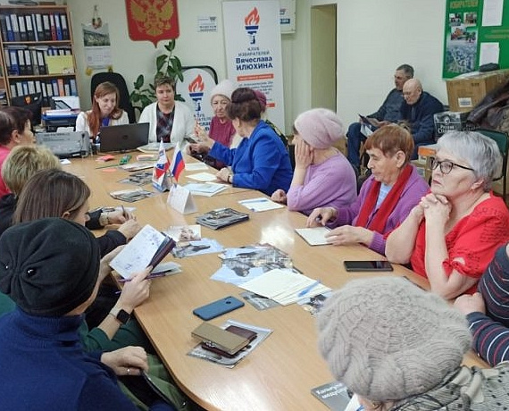 Клуб избирателей Вячеслава Илюхина учит обращению с цифровыми полисами ОМС