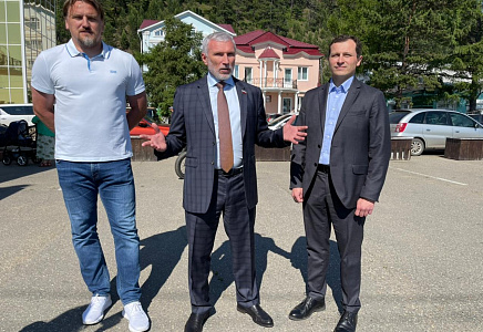 Алексей Журавлев раскритиковал состояние курортной инфраструктуры Байкала
