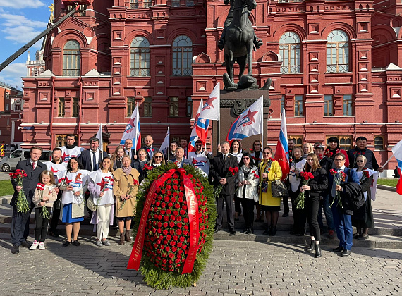 Соратники партии "РОДИНА" возложили венки и цветы к Могиле Неизвестного Солдата, 06.05.2022